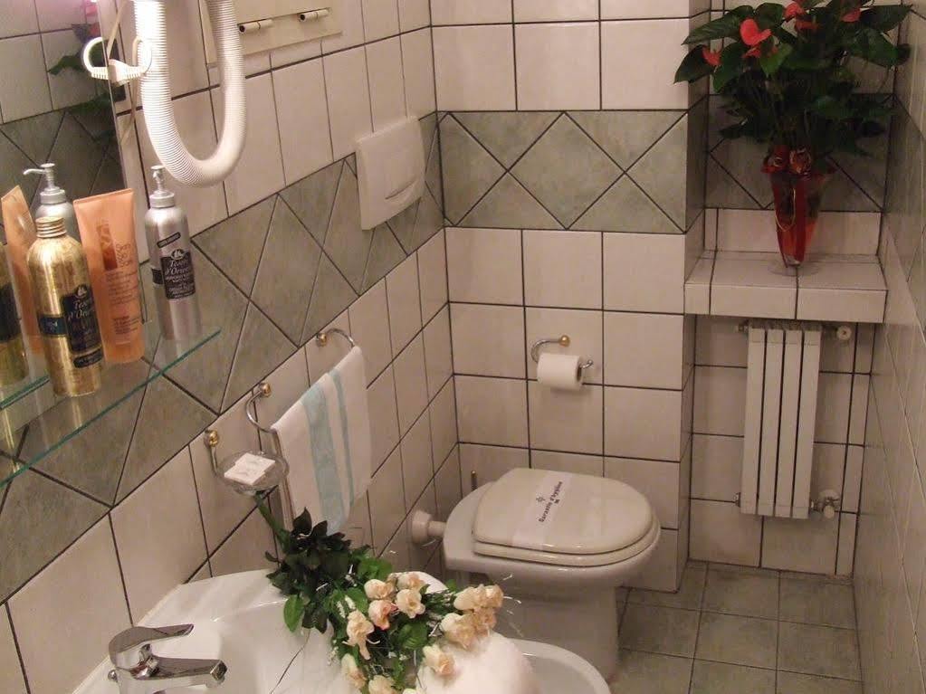 Hotel Nespolo D'Oro Lariano Екстер'єр фото