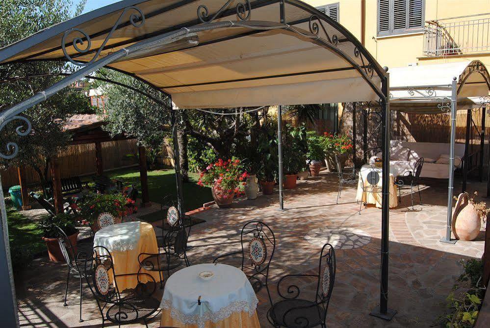 Hotel Nespolo D'Oro Lariano Екстер'єр фото